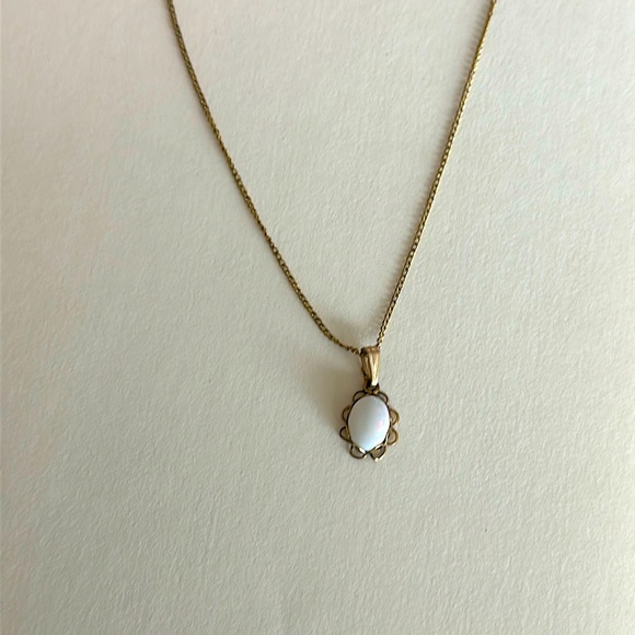 Vintage gold filled chain and pendant. With white opal. - Picture 1 of 7